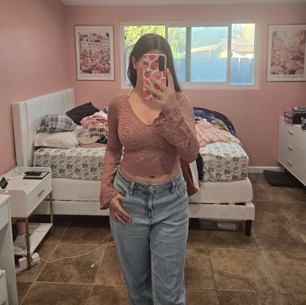 Hollister Social Tourist Lace Bell Sleeve Top – Size Small